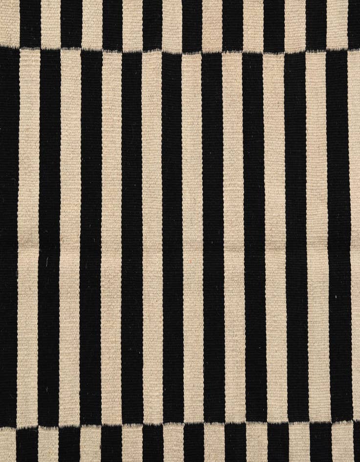 Detail image of  4' 1 x 5' 10  Hand Woven Kilim Modern Wool Rug