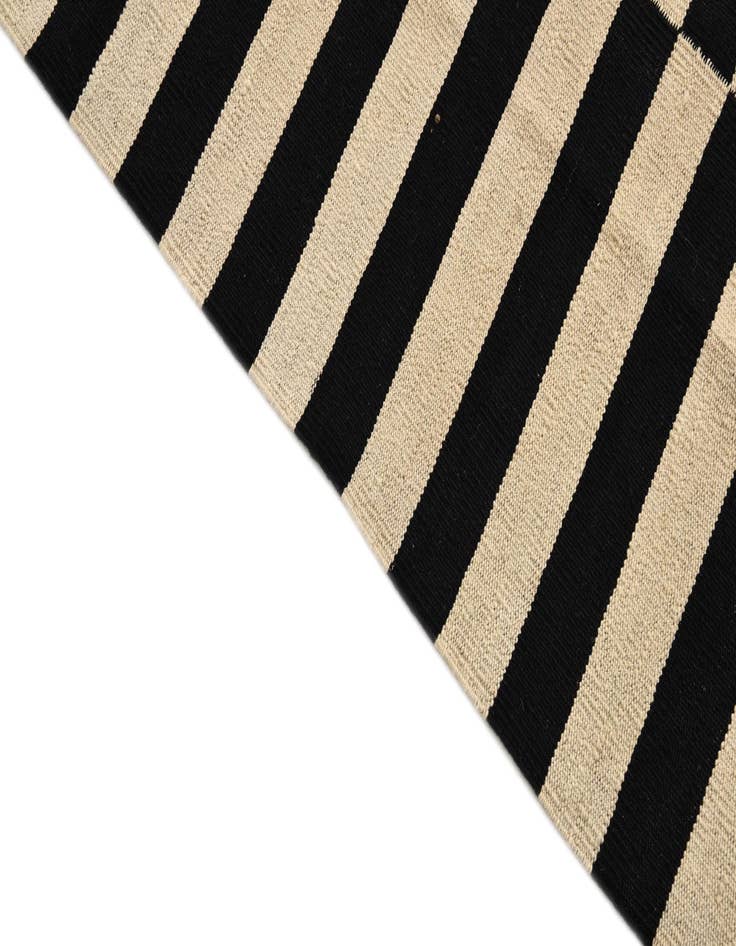 Detail image of  4' 3 x 5' 11  Hand Woven Kilim Modern Wool Rug