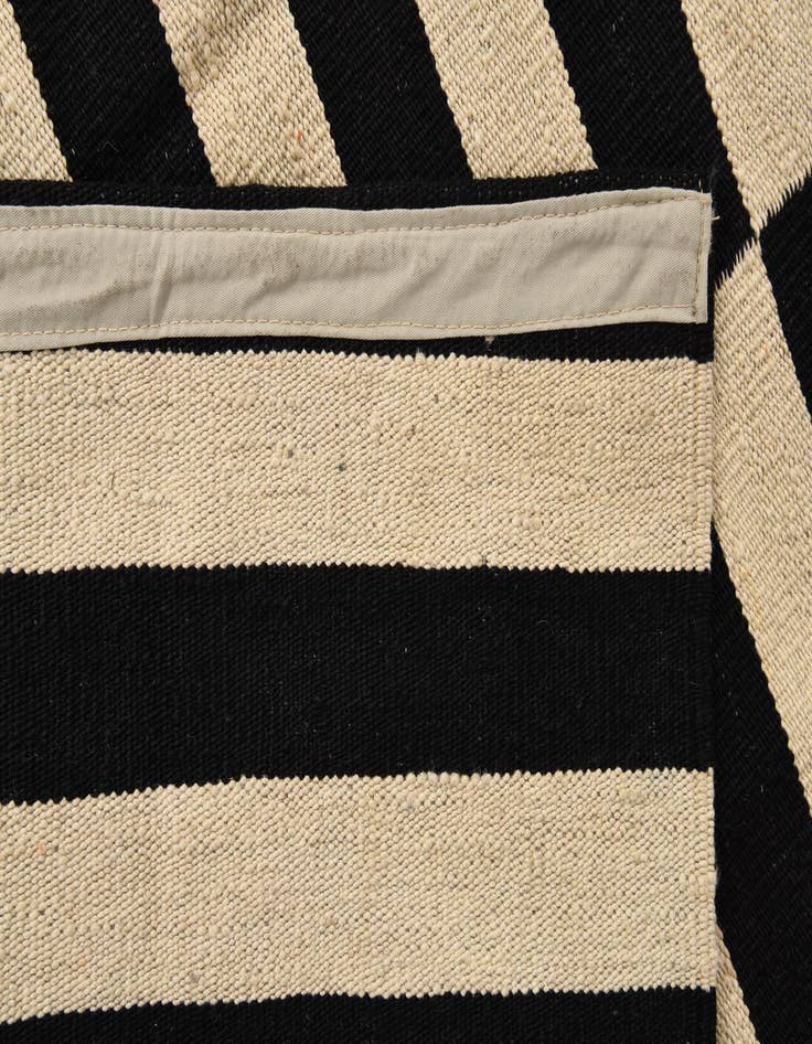 Detail image of  4' 3 x 5' 11  Hand Woven Kilim Modern Wool Rug