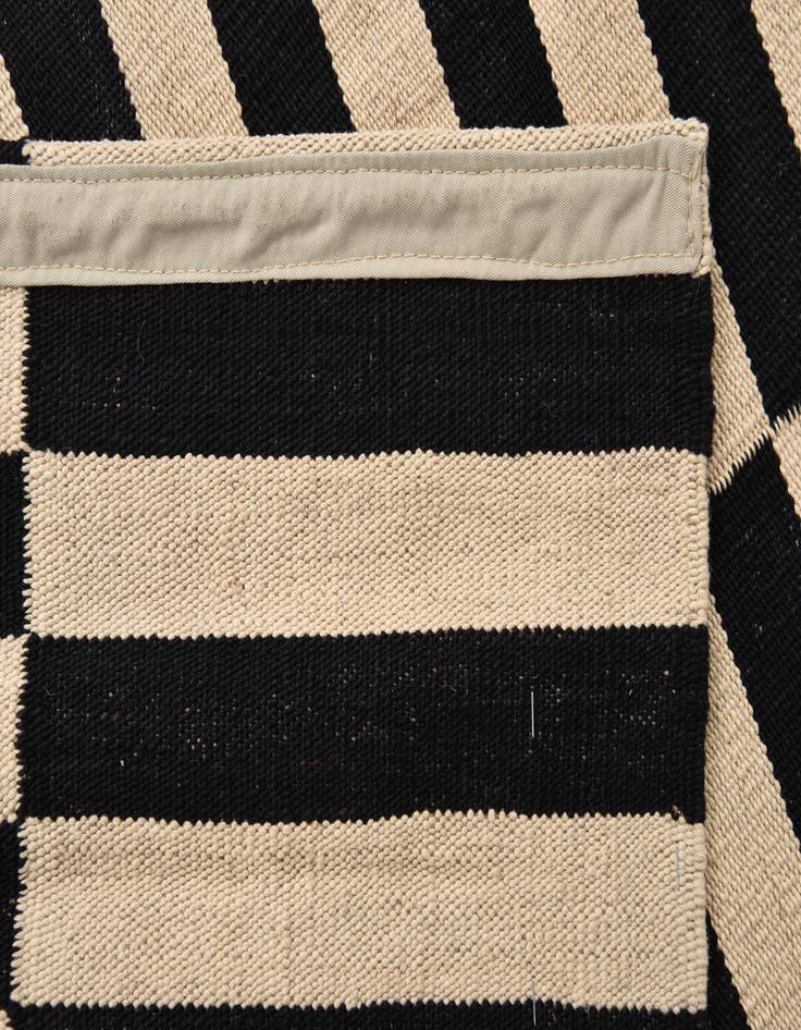 Detail image of  3' 6 x 6' 4  Hand Woven Kilim Modern Wool Rug