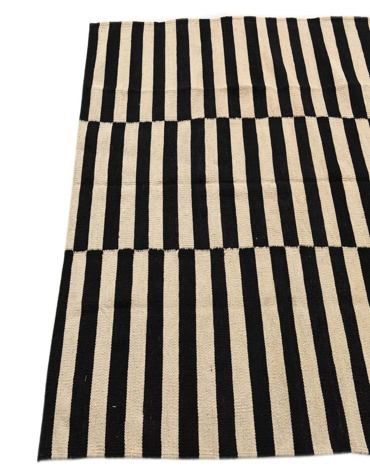 Detail image of  4' 2 x 5' 9  Hand Woven Kilim Modern Wool Rug