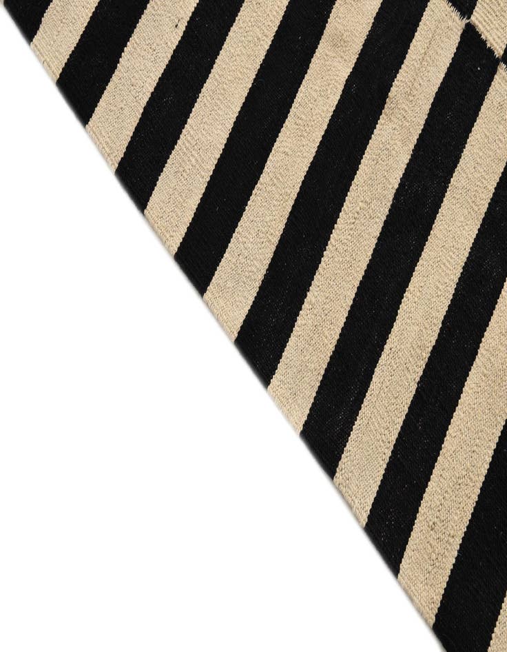 Detail image of  4' 2 x 5' 9  Hand Woven Kilim Modern Wool Rug