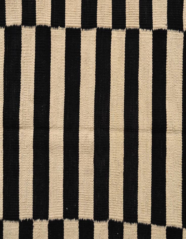 Detail image of  4' 2 x 5' 9  Hand Woven Kilim Modern Wool Rug