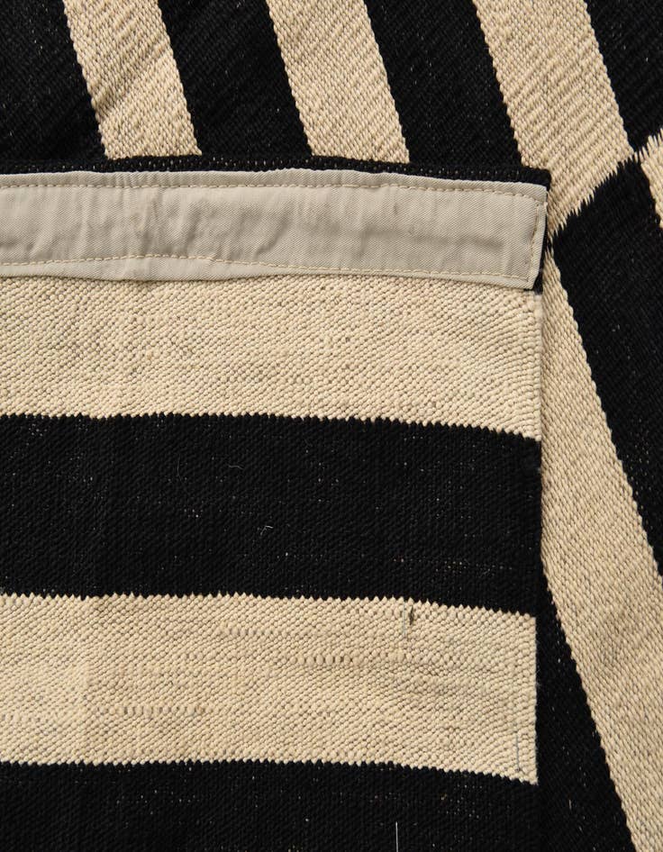 Detail image of  4' 2 x 5' 9  Hand Woven Kilim Modern Wool Rug