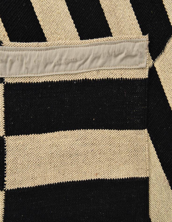 Detail image of  3' 3 x 4' 11  Hand Woven Kilim Modern Wool Rug