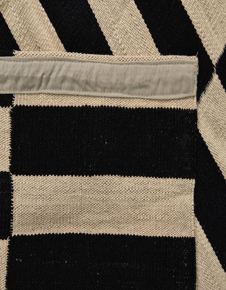 Detail image of  3' 2 x 4' 9  Hand Woven Kilim Modern Wool Rug