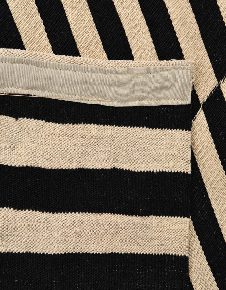 Detail image of  3' 5 x 4' 9  Hand Woven Kilim Modern Wool Rug