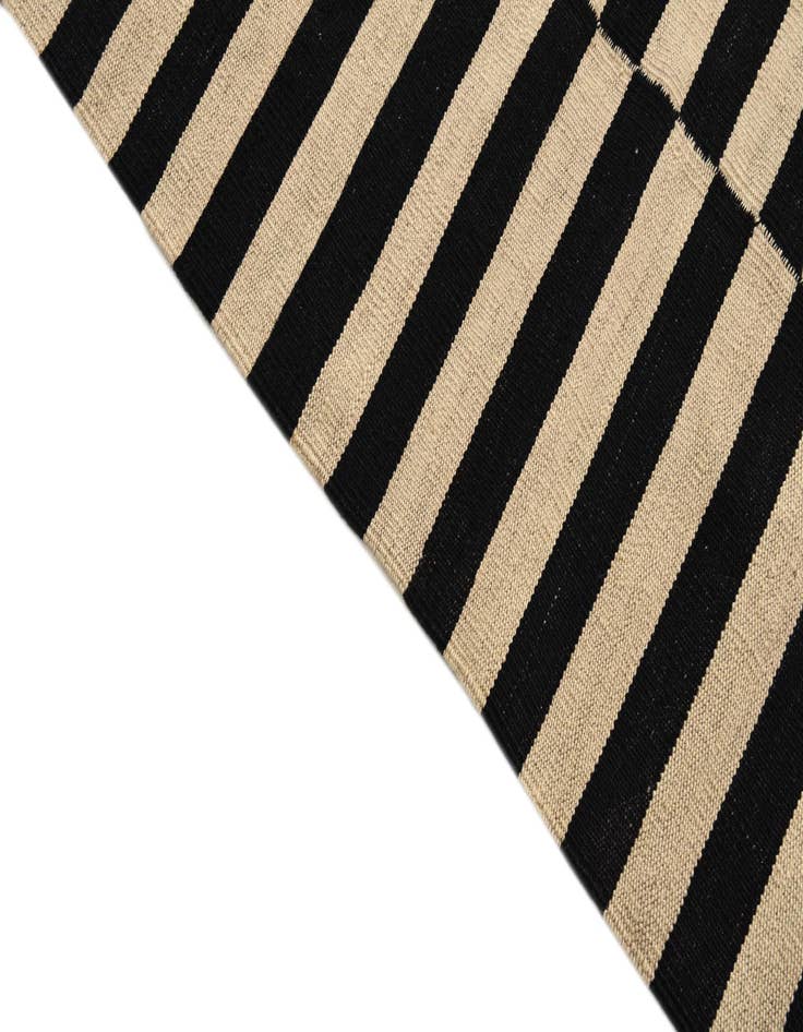 Detail image of  4' 11 x 6'  Hand Woven Kilim Modern Wool Rug