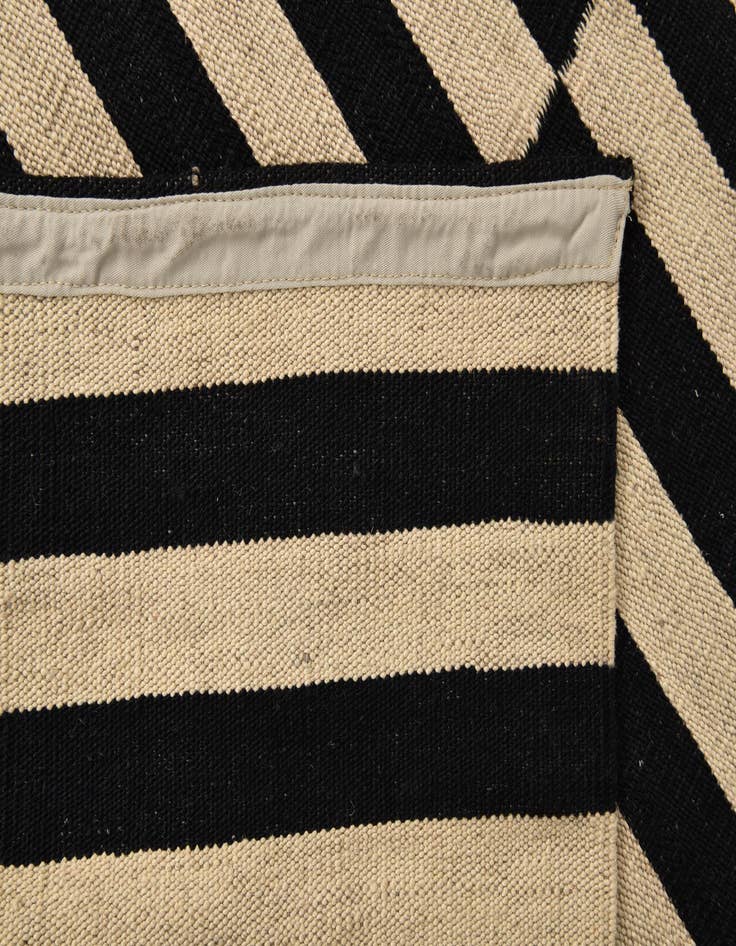 Detail image of  4' 11 x 6'  Hand Woven Kilim Modern Wool Rug