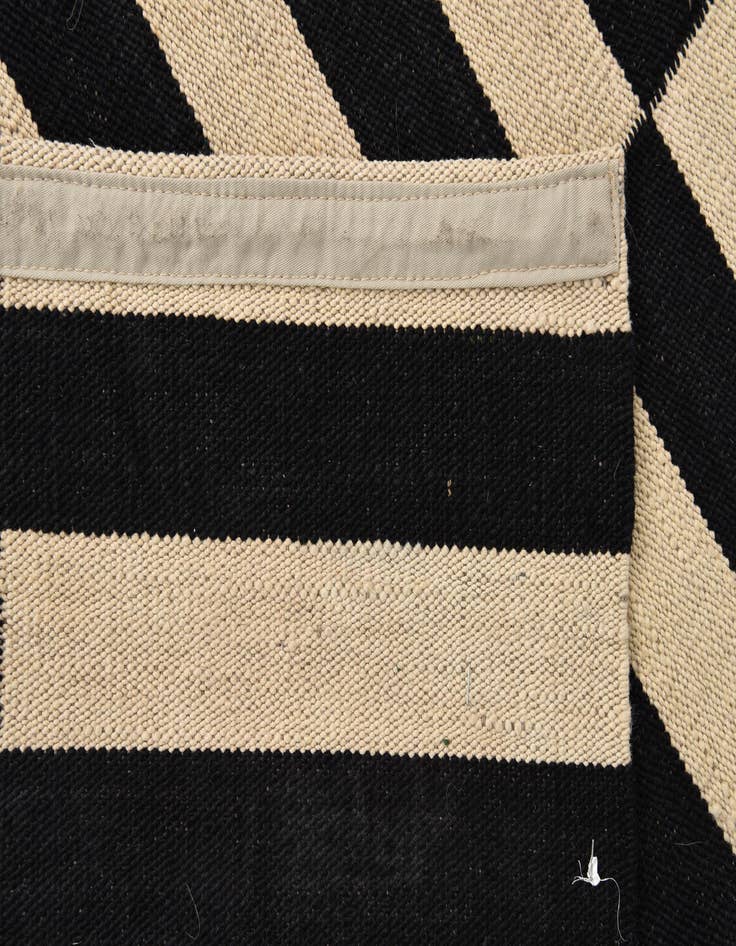 Detail image of  3' 6 x 4' 10  Hand Woven Kilim Modern Wool Rug
