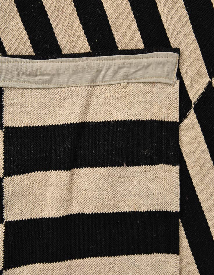 Detail image of  4' 11 x 6' 4  Hand Woven Kilim Modern Wool Rug