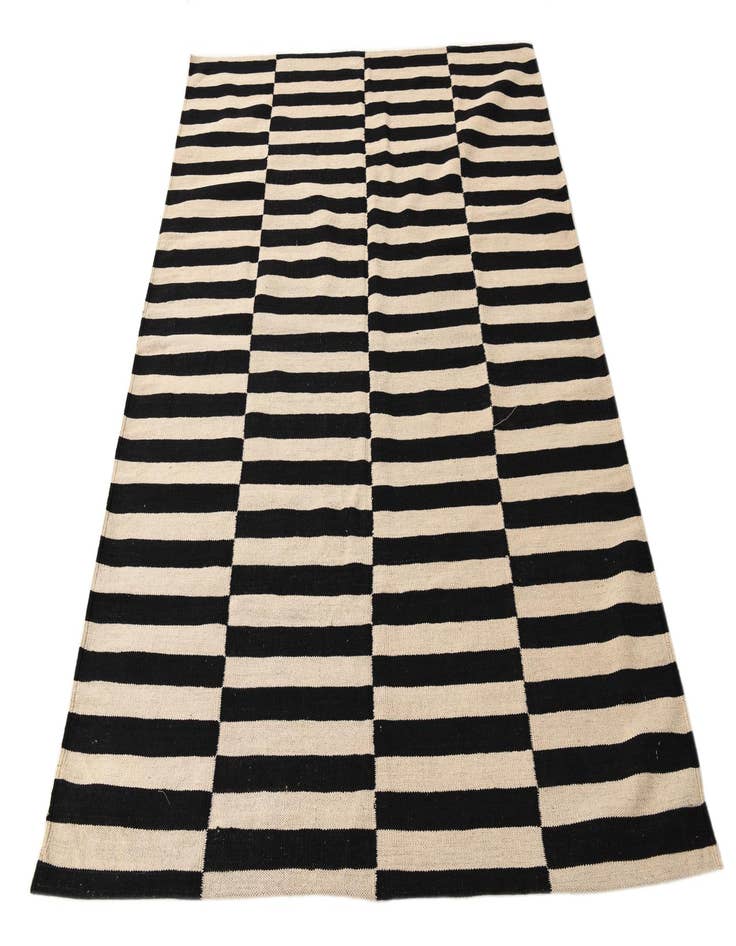 Detail image of  4' 11 x 6' 4  Hand Woven Kilim Modern Wool Rug