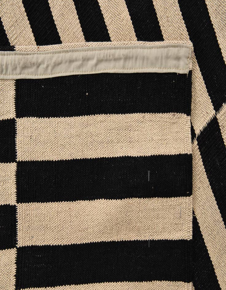 Detail image of  4' 11 x 6' 4  Hand Woven Kilim Modern Wool Rug