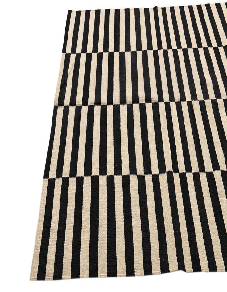 Detail image of  5' x 6' 5  Hand Woven Kilim Modern Wool Rug