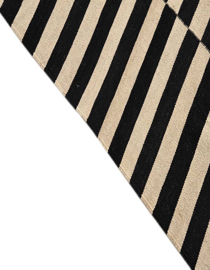 Detail image of  5' x 6' 5  Hand Woven Kilim Modern Wool Rug