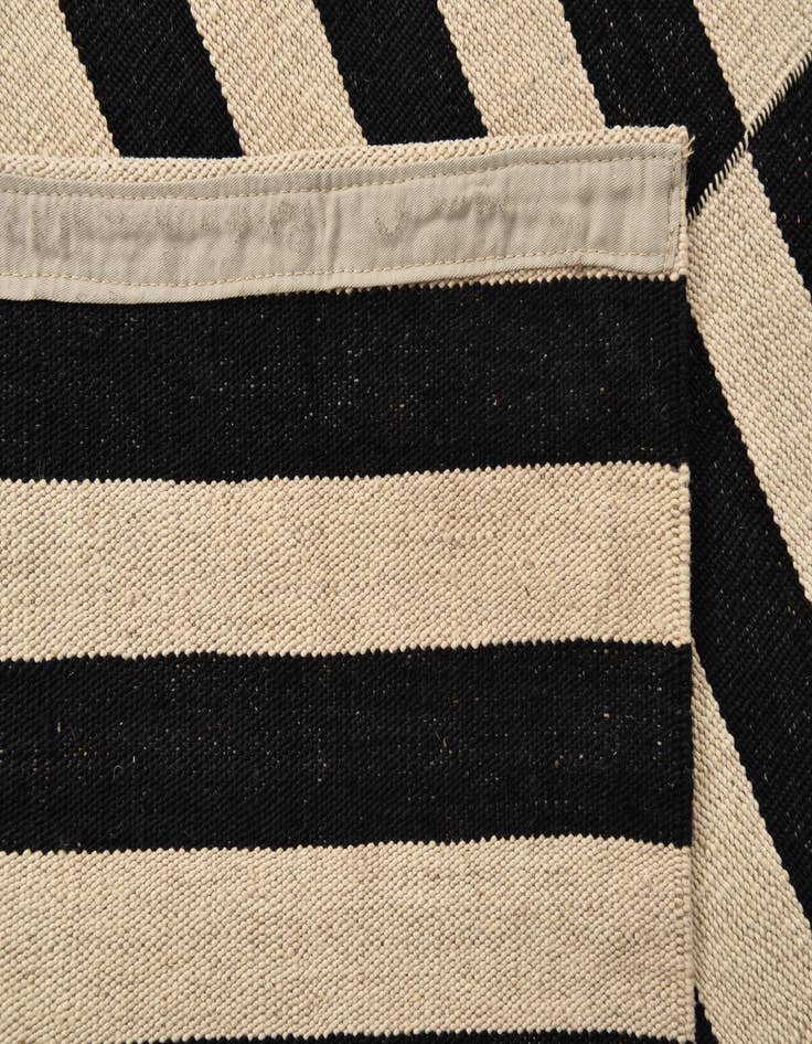 Detail image of  5' x 6' 5  Hand Woven Kilim Modern Wool Rug