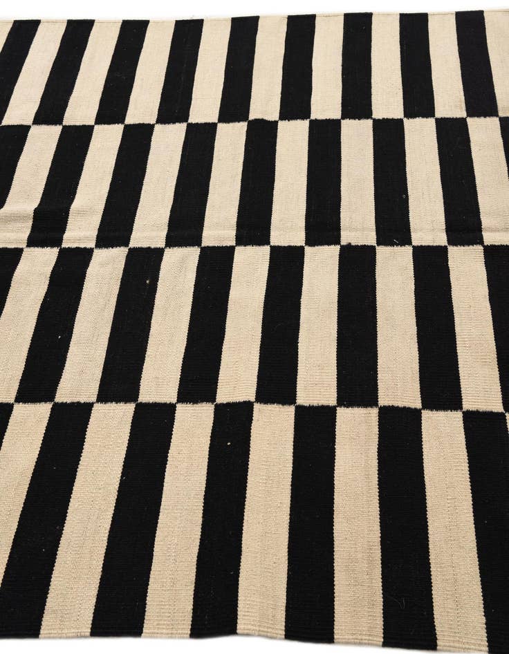 Detail image of  5' 1 x 6' 8  Hand Woven Kilim Modern Wool Rug