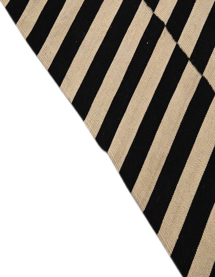 Detail image of  5' 1 x 6' 8  Hand Woven Kilim Modern Wool Rug