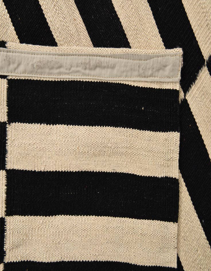 Detail image of  5' 1 x 6' 8  Hand Woven Kilim Modern Wool Rug