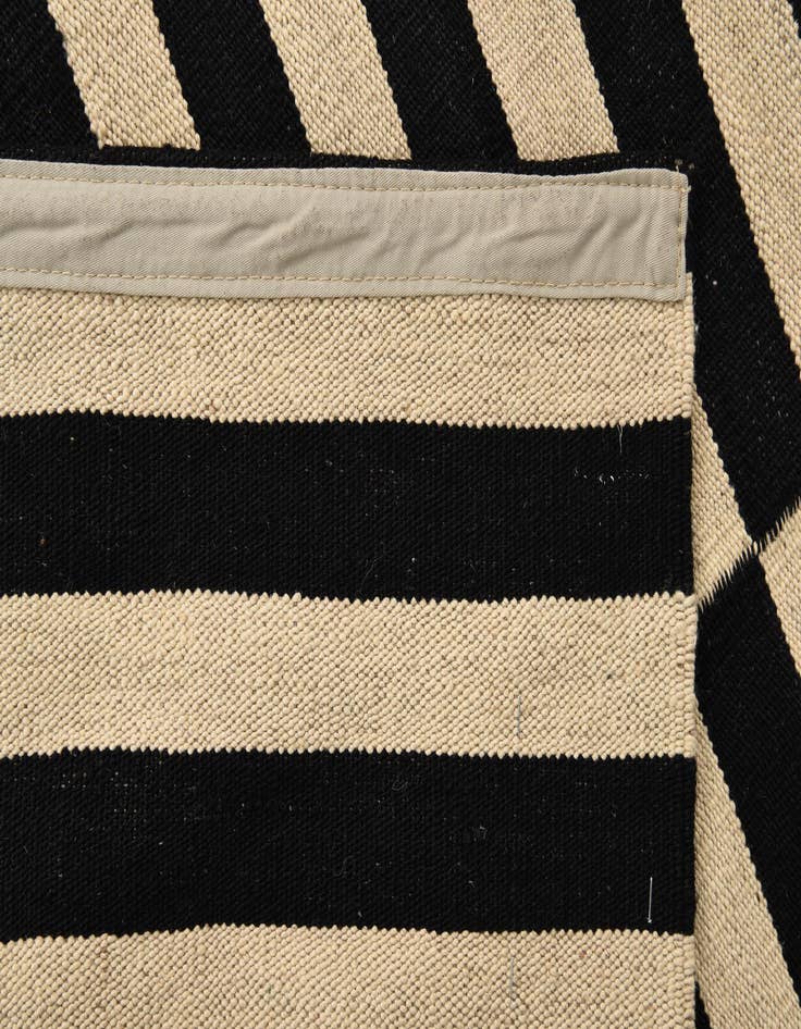 Detail image of  5' 2 x 6' 4  Hand Woven Kilim Modern Wool Rug