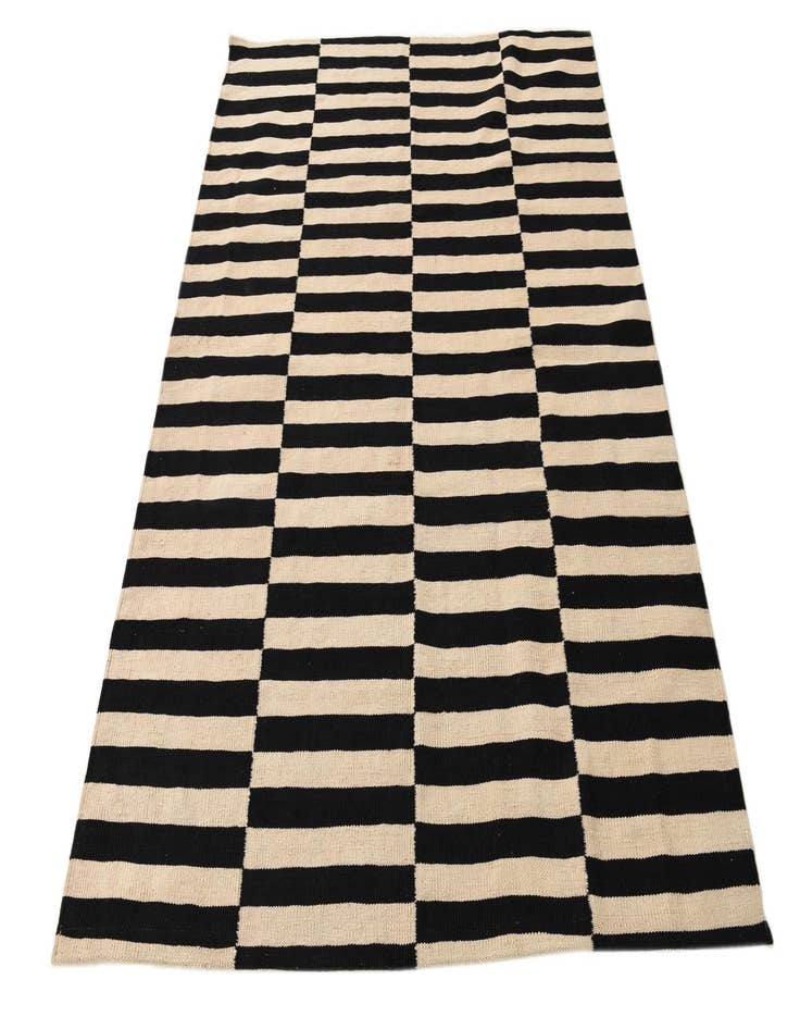 Detail image of  4' 11 x 6' 5  Hand Woven Kilim Modern Wool Rug