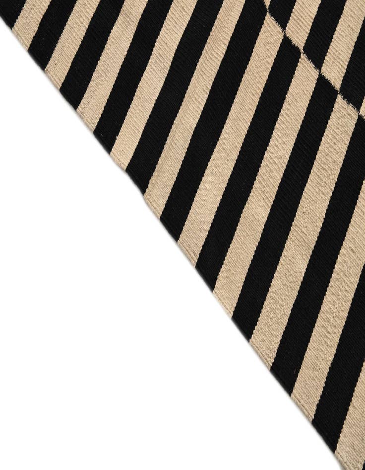 Detail image of  4' 11 x 6' 5  Hand Woven Kilim Modern Wool Rug