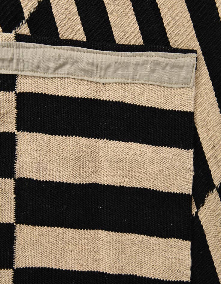Detail image of  4' 11 x 6' 5  Hand Woven Kilim Modern Wool Rug