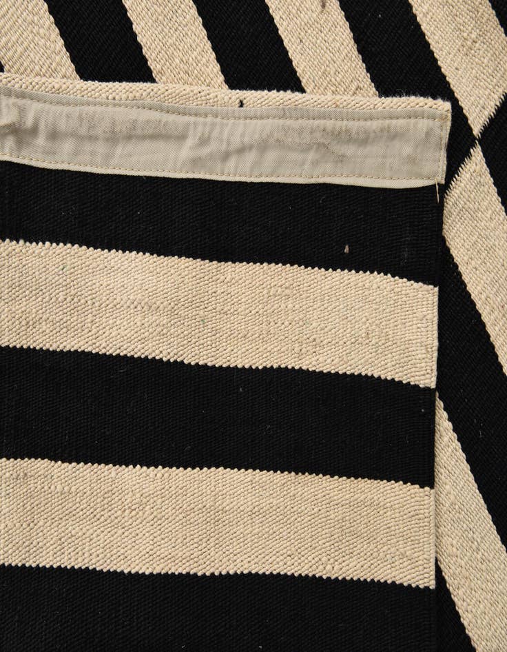 Detail image of  4' 10 x 6' 4  Hand Woven Kilim Modern Wool Rug