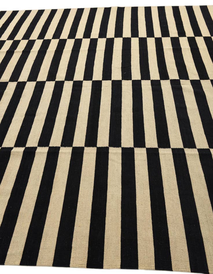 Detail image of  8' 6 x 11' 2  Hand Woven Kilim Modern Wool Rug