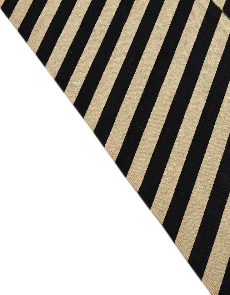 Detail image of  8' 6 x 11' 2  Hand Woven Kilim Modern Wool Rug