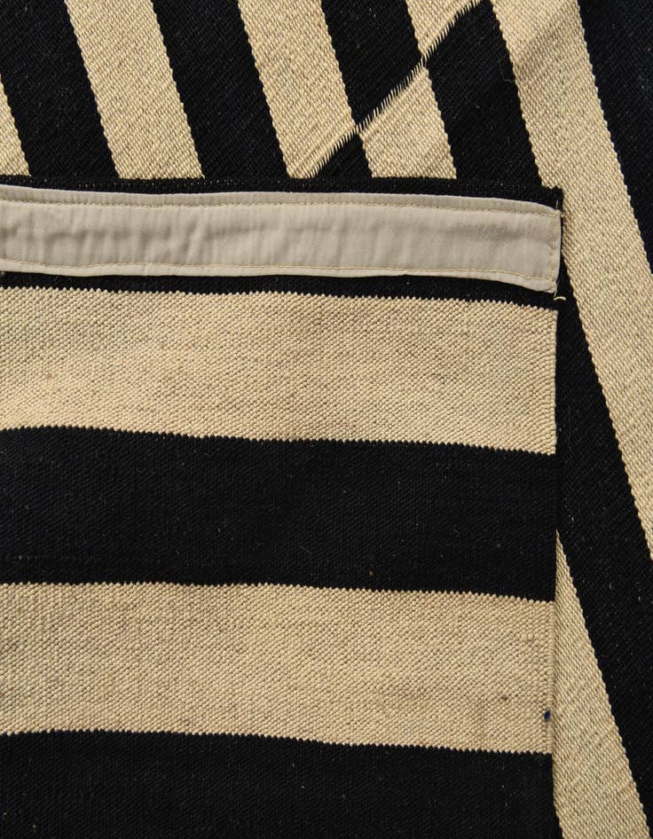 Detail image of  8' 6 x 11' 2  Hand Woven Kilim Modern Wool Rug