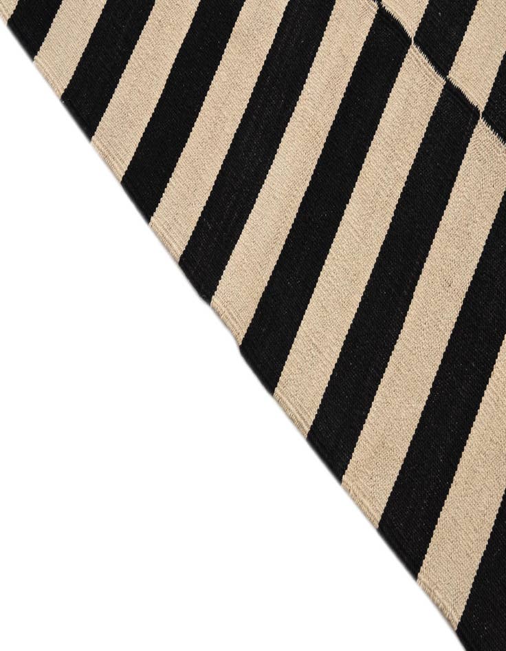 Detail image of  4' 7 x 6' 4  Hand Woven Kilim Modern Wool Rug