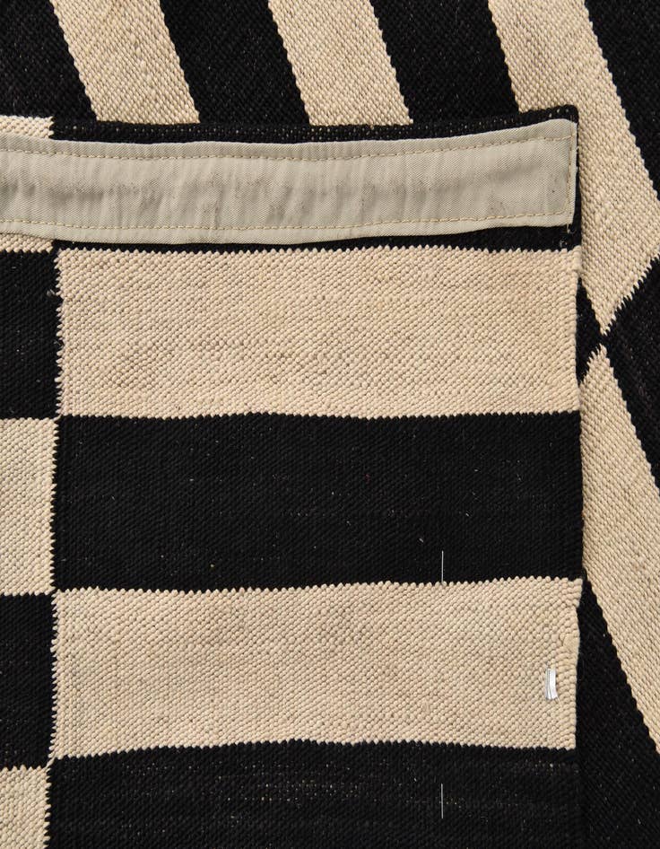 Detail image of  4' 7 x 6' 4  Hand Woven Kilim Modern Wool Rug