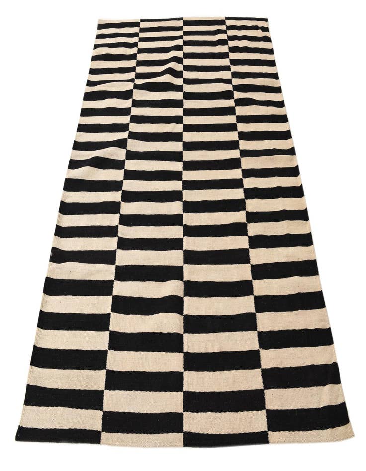 Detail image of  4' 11 x 6' 5  Hand Woven Kilim Modern Wool Rug