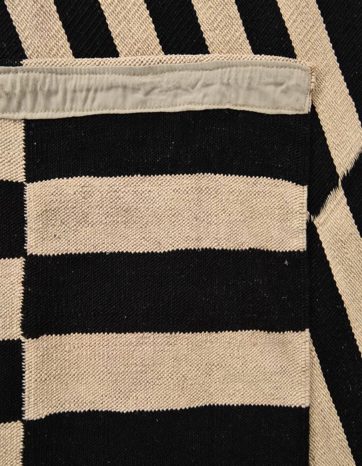 Detail image of  4' 11 x 6' 5  Hand Woven Kilim Modern Wool Rug