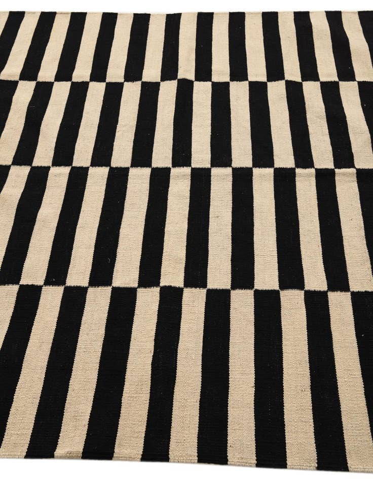 Detail image of  5' 1 x 6' 5  Hand Woven Kilim Modern Wool Rug