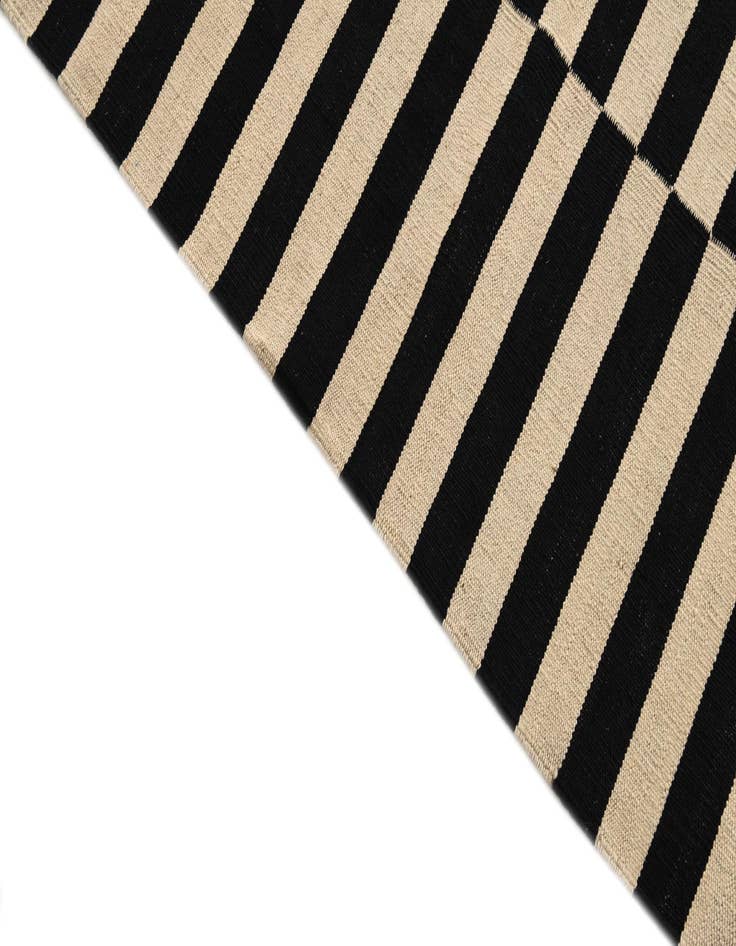 Detail image of  5' 1 x 6' 5  Hand Woven Kilim Modern Wool Rug