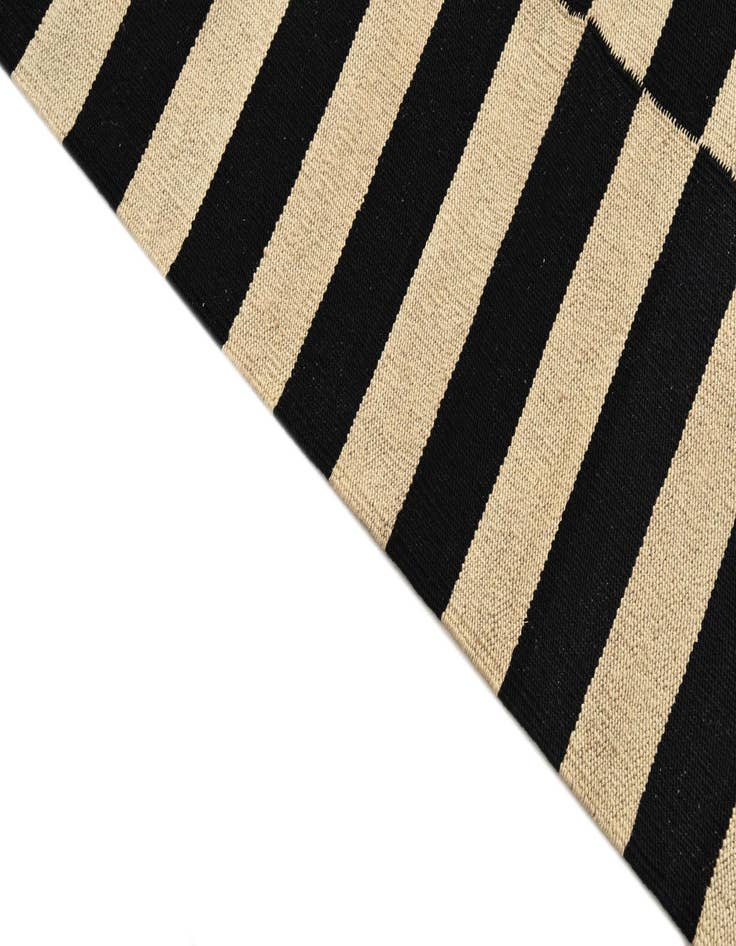 Detail image of  3' 5 x 4' 9  Hand Woven Kilim Modern Wool Rug