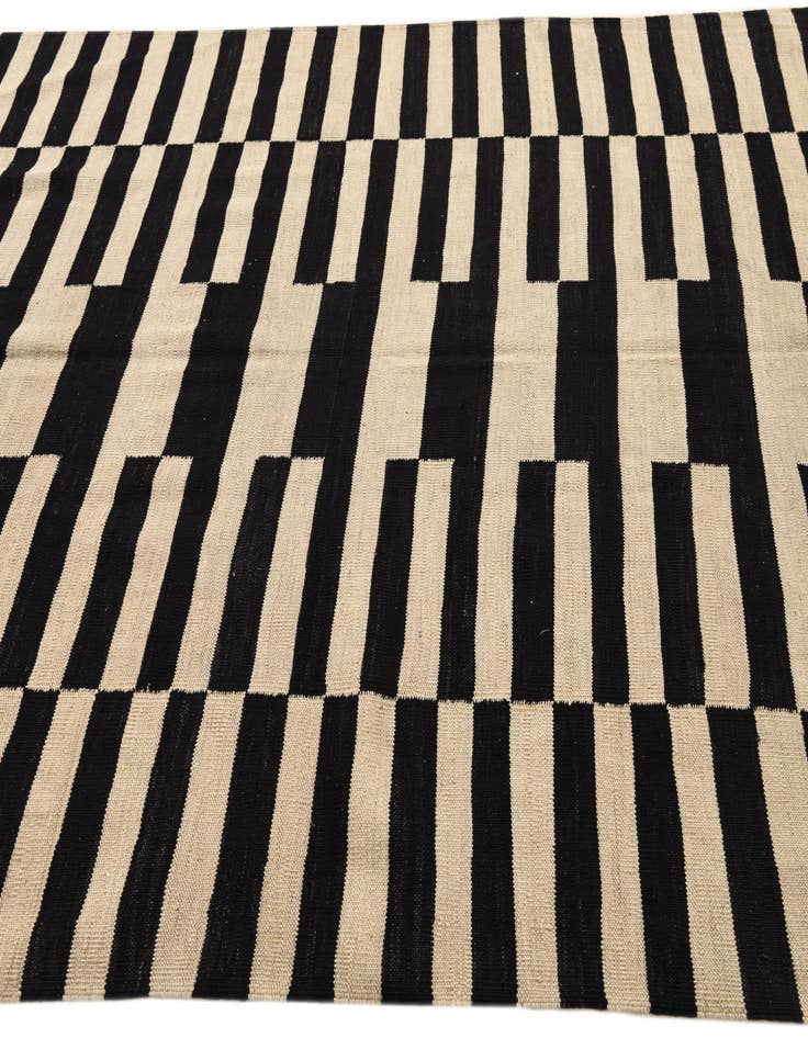 Detail image of  5' 11 x 7' 7  Hand Woven Kilim Modern Wool Rug