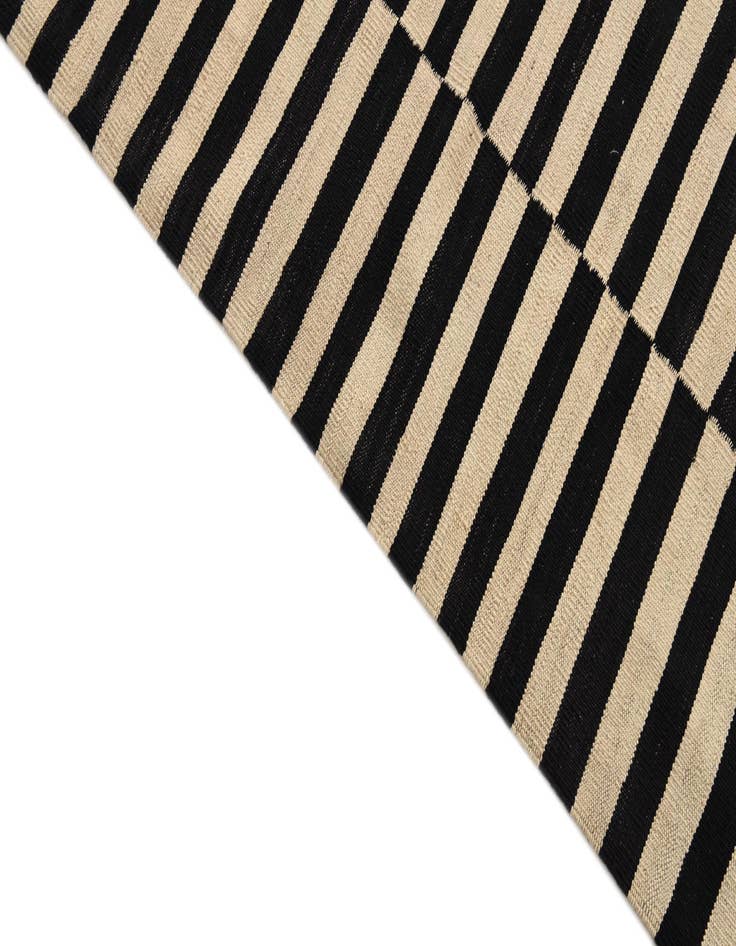 Detail image of  5' 11 x 7' 7  Hand Woven Kilim Modern Wool Rug