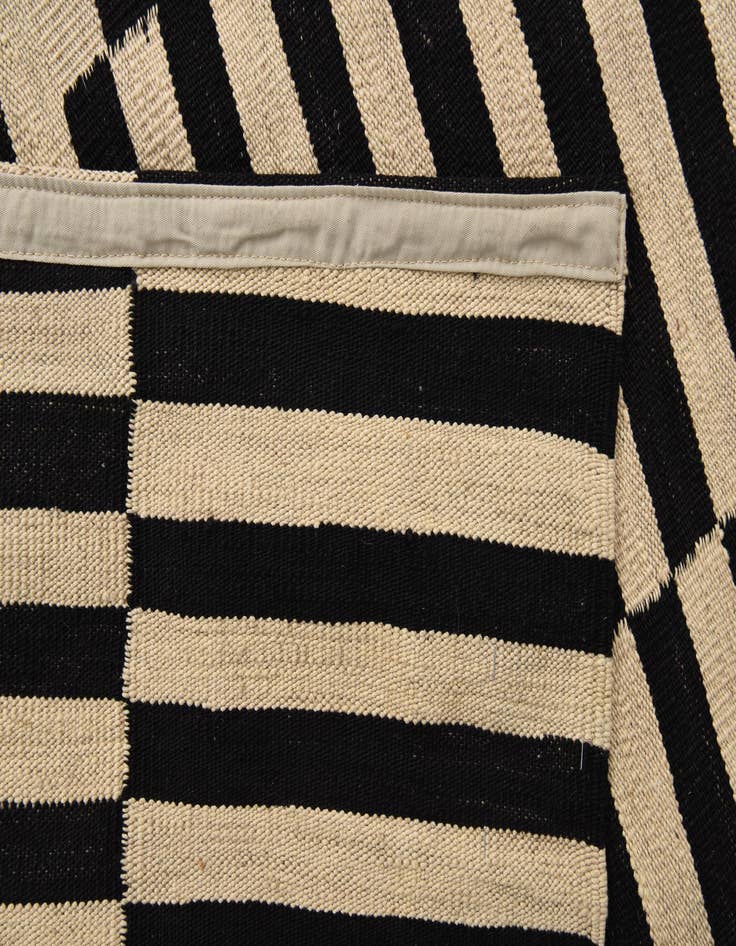 Detail image of  5' 11 x 7' 7  Hand Woven Kilim Modern Wool Rug