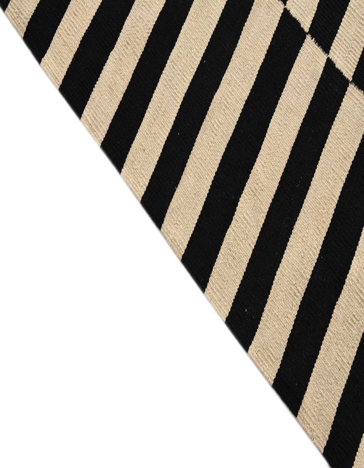 Detail image of  5' 5 x 7' 10  Hand Woven Kilim Modern Wool Rug