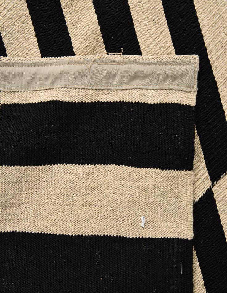 Detail image of  5' 5 x 7' 10  Hand Woven Kilim Modern Wool Rug