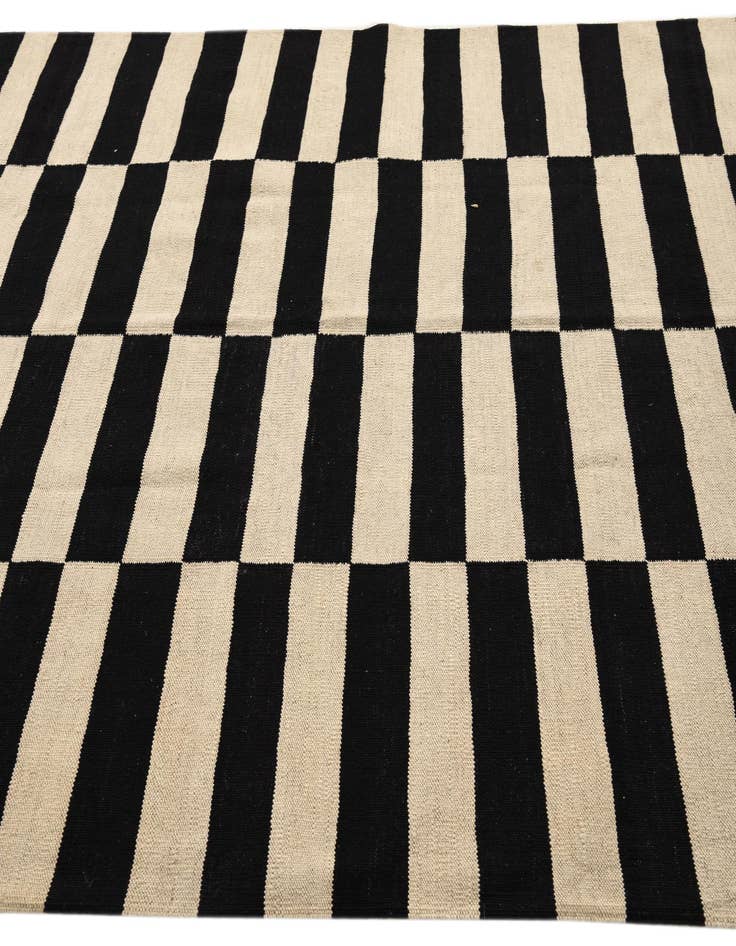 Detail image of  5' 6 x 7' 10  Hand Woven Kilim Modern Wool Rug