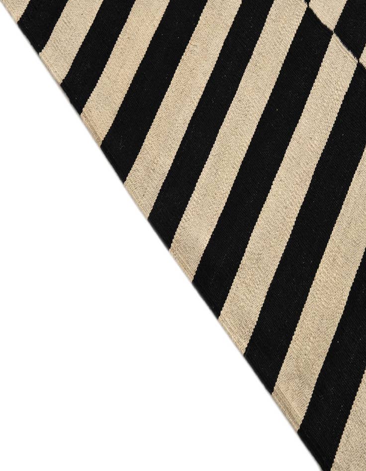 Detail image of  5' 6 x 7' 10  Hand Woven Kilim Modern Wool Rug