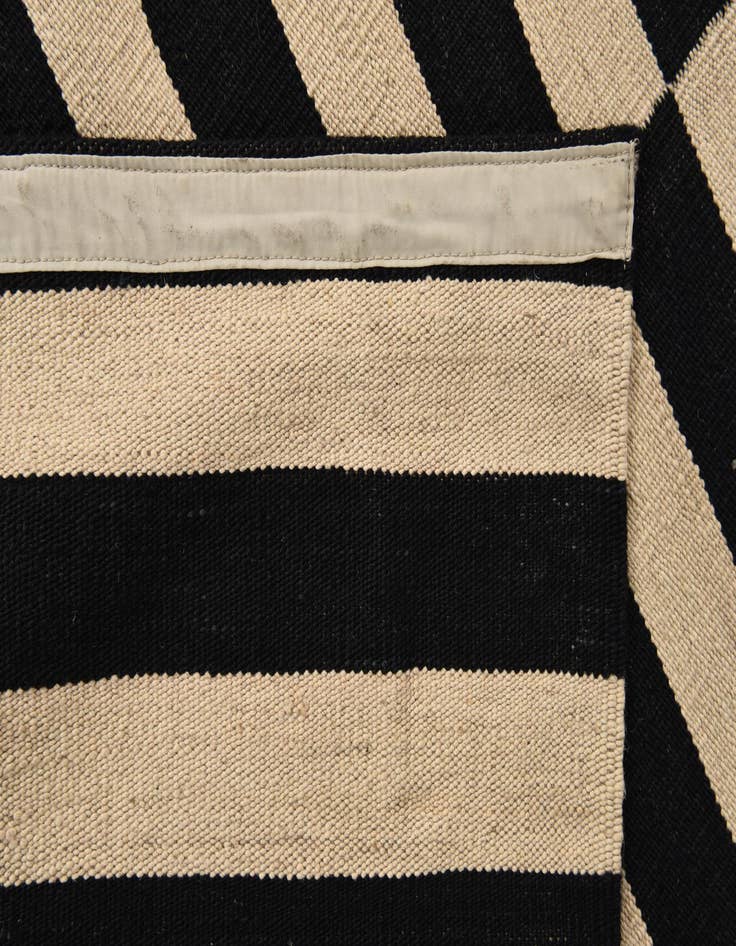 Detail image of  5' 8 x 7' 11  Hand Woven Kilim Modern Wool Rug