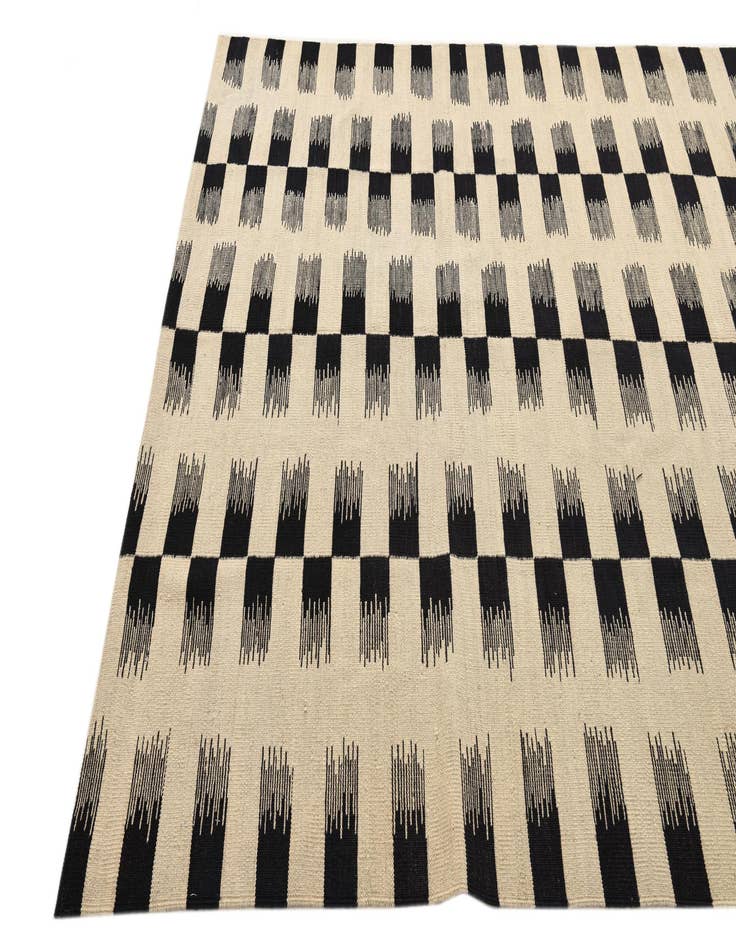 Detail image of  5' 5 x 7' 9  Hand Woven Kilim Modern Wool Rug