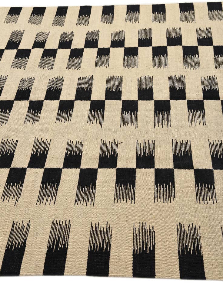 Detail image of  5' 5 x 7' 9  Hand Woven Kilim Modern Wool Rug
