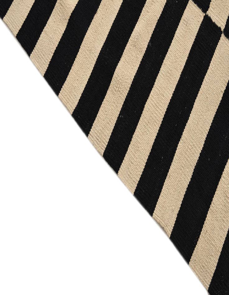 Detail image of  5' 8 x 7' 11  Hand Woven Kilim Modern Wool Rug