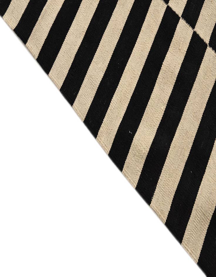 Detail image of  5' 7 x 7' 9  Hand Woven Kilim Modern Wool Rug